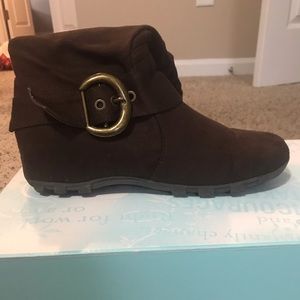 Flat Brown winter boots